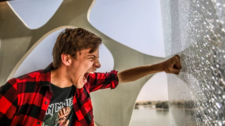 Ergenlerde Öfke Kontrolü 7 Ergenlerde Öfke Kontrolü